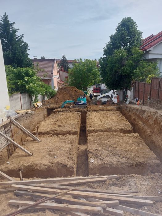 Miniexcavator spatii inguste