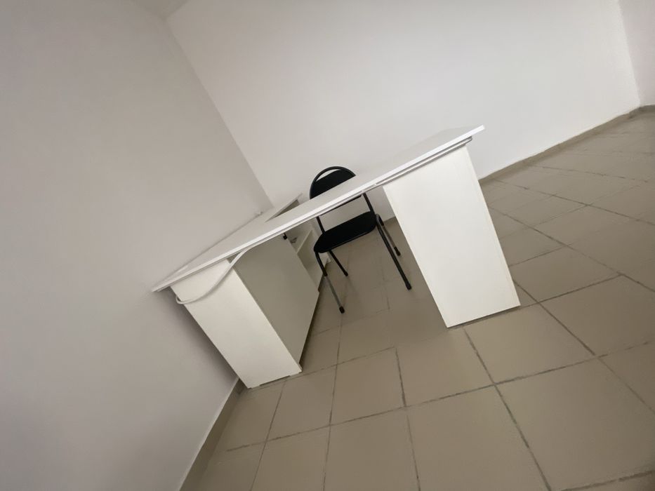 СРОЧНО! Продаю угловой стол с подстветкой и розеткой