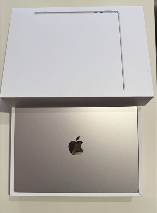 MacBook Air 13" с M2 чип | 8GB 256GB SSD с гаранция!