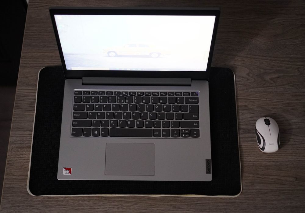 Laptop ultraportabil Lenovo