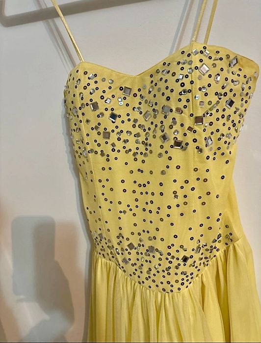 Rochie galbena de evenimente cu pietricele