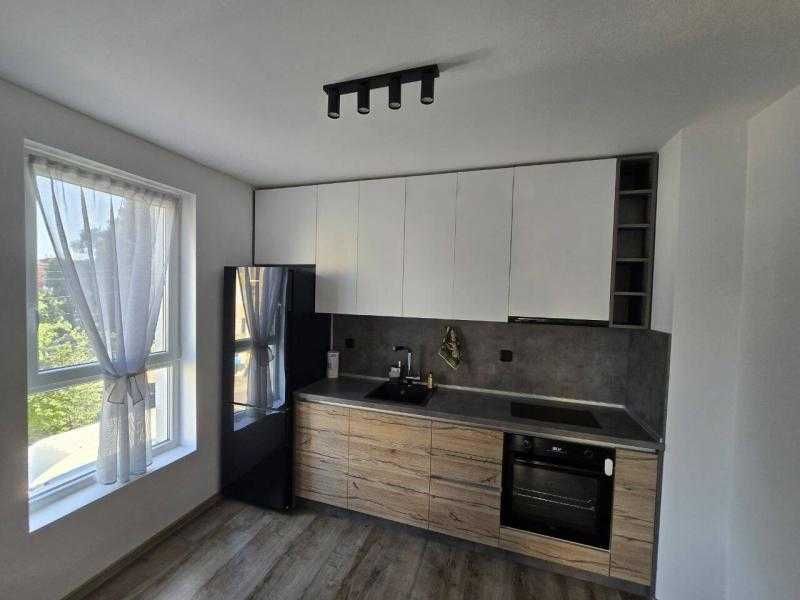 Дава се под наем Двустаен апартамент в Бургас, Център - 65 кв.м за 600 € - Снимка #1