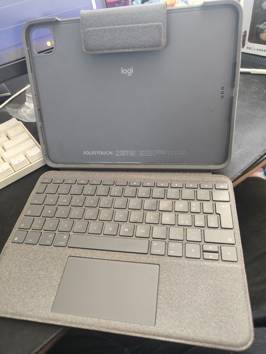 Husa cu tastatura Logitech pentru Ipad 11 pro