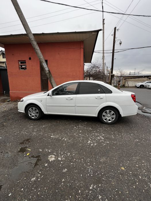 Gentra 2015 1-pozitsiya sotiladi. 147000 probeg halol. Bir qo’l moshin