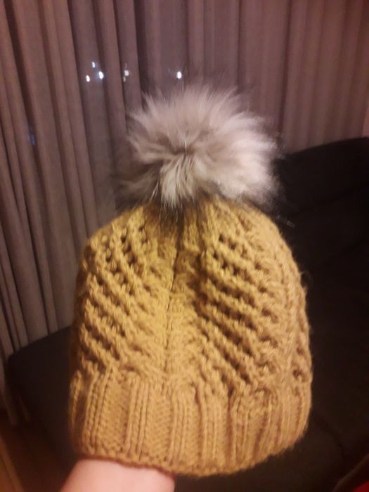 Много топла и мека зимна шапка с вълна