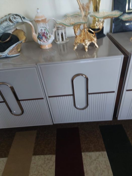 Гарнитур   айнасымен