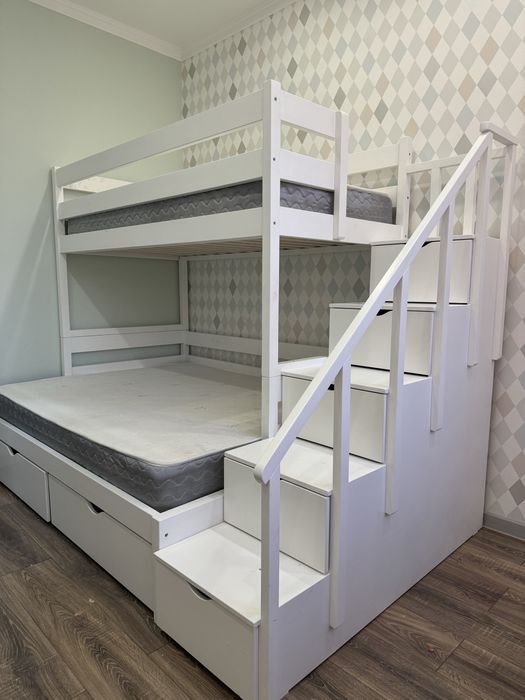 Детская двухярусная кровать