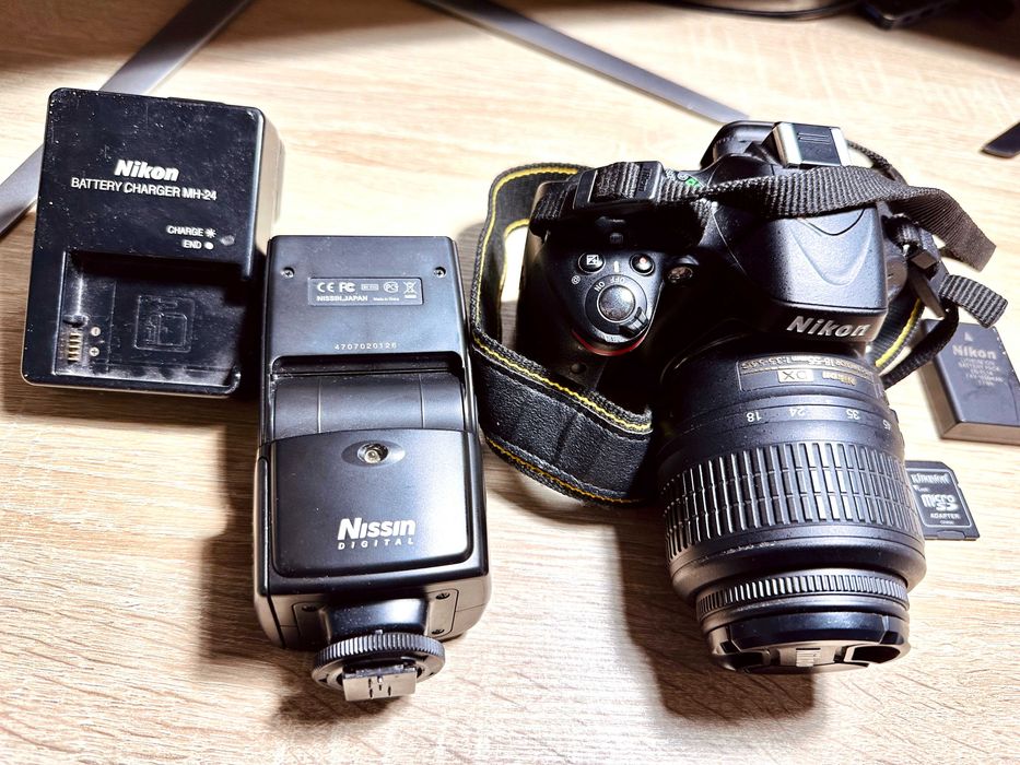 Nikon D5100 impecabil | 10k cadre | 18-55 VR + geantă+Blitz
