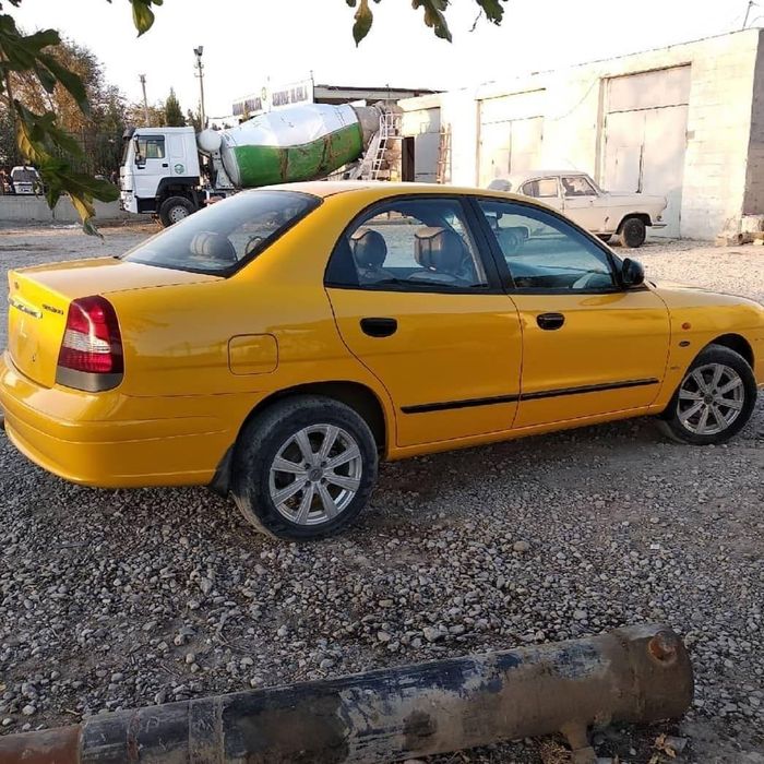 Daewoo  Nubira 2000
