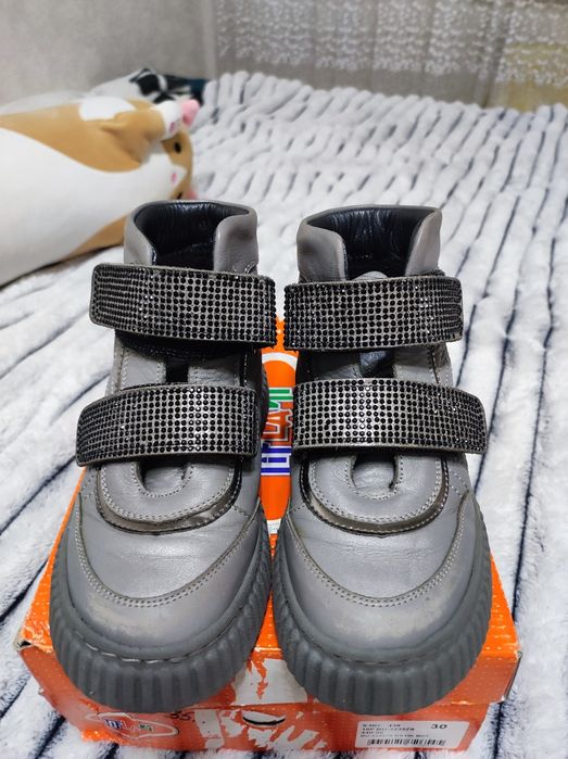 Продаю весенние ботинки