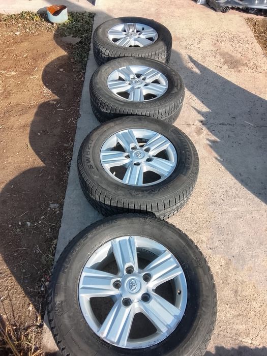 Шины зимние липучки Roadstone Корея, Диски R18 Toyota в оригинале я ди