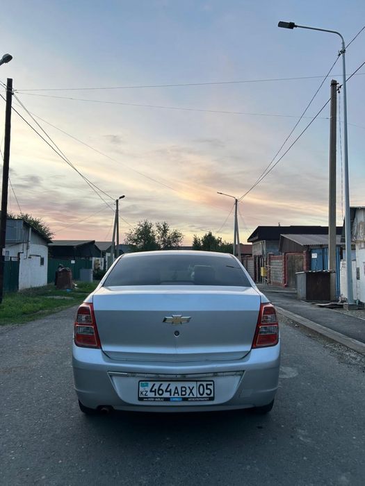 Продам машину кобальт