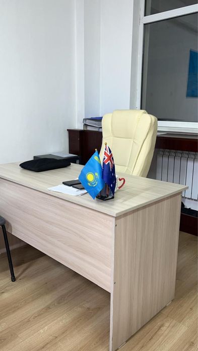 Стол для работы, офисный