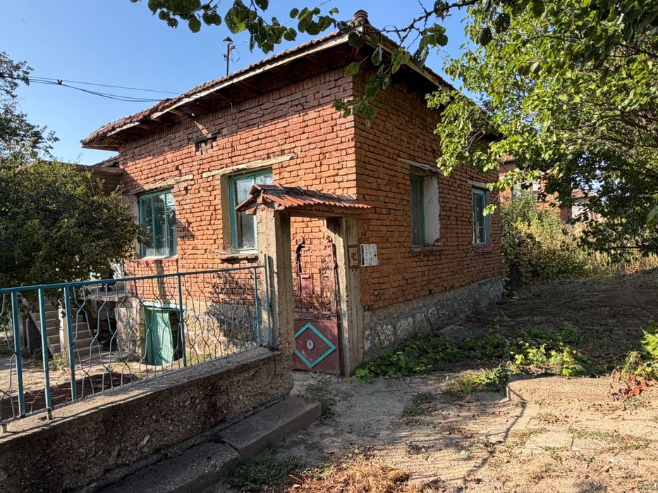 Продавам къща с. Долни Вит
