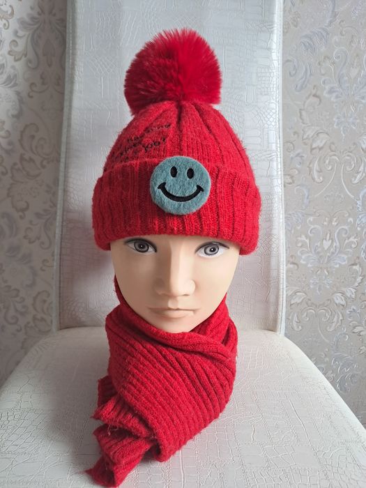 Шапка шарф красного цвета