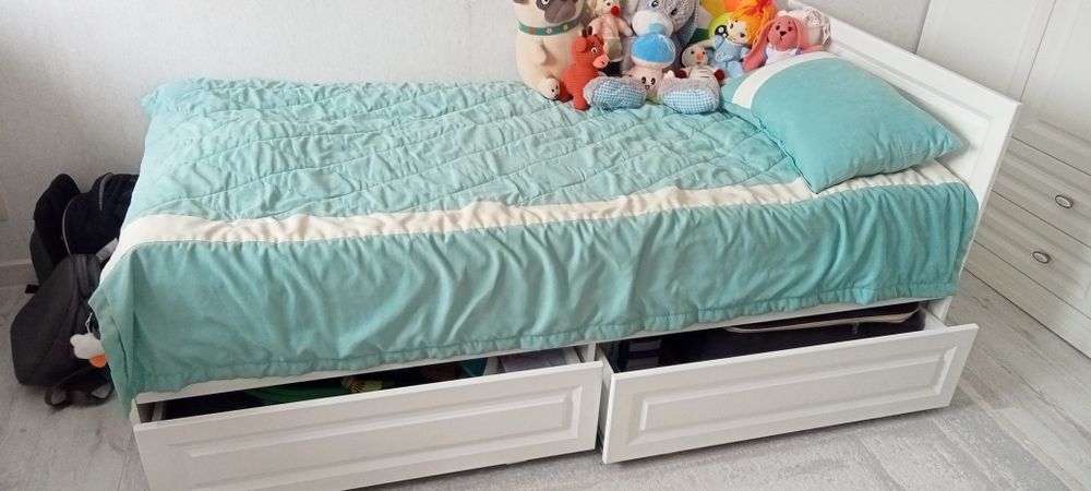 Продам кровать и ученический стол