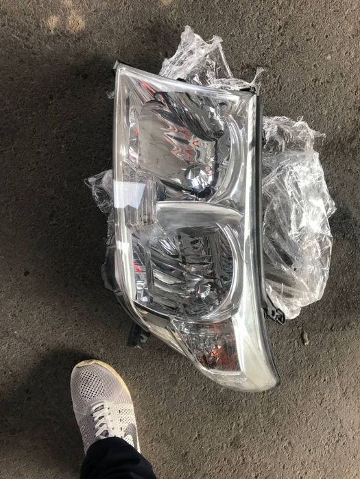 Кузовние запчасти на ленкрузер 200