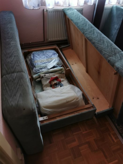 Pat/Canapea cu spațiu de depozitare