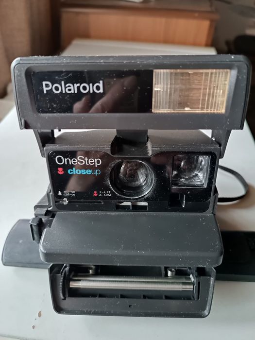 Продам два фотоаппарата,полороид one sten и зенит  ЕТ!