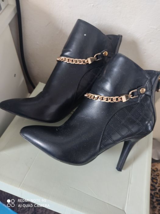 Botine cu toc ,purtate o singura data,