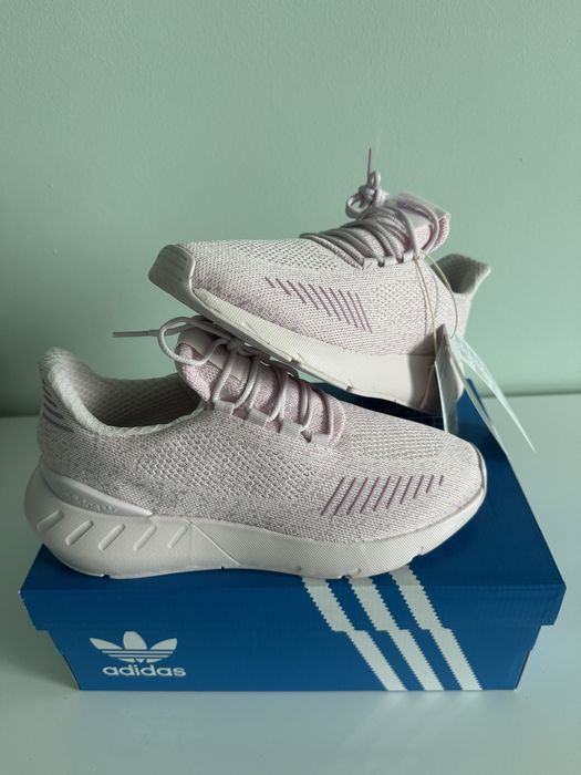 Чисто нови маратонки Adidas