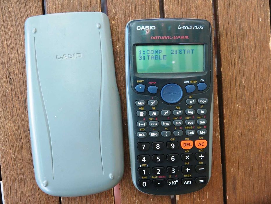 Научен калкулатор Casio fx-82ES PLUS