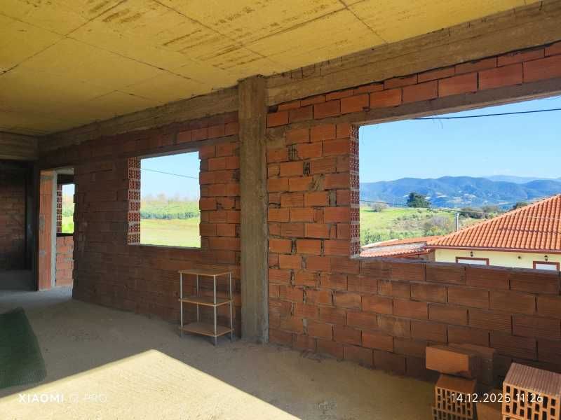 Недовършен апартамент с голям двор в Неа Кердилия, Амфиполи