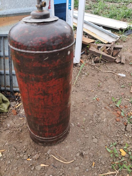 Продам газовый баллон две штуки
