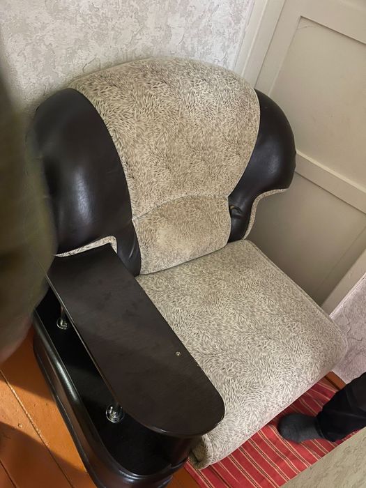 Диван угловой с креслом.