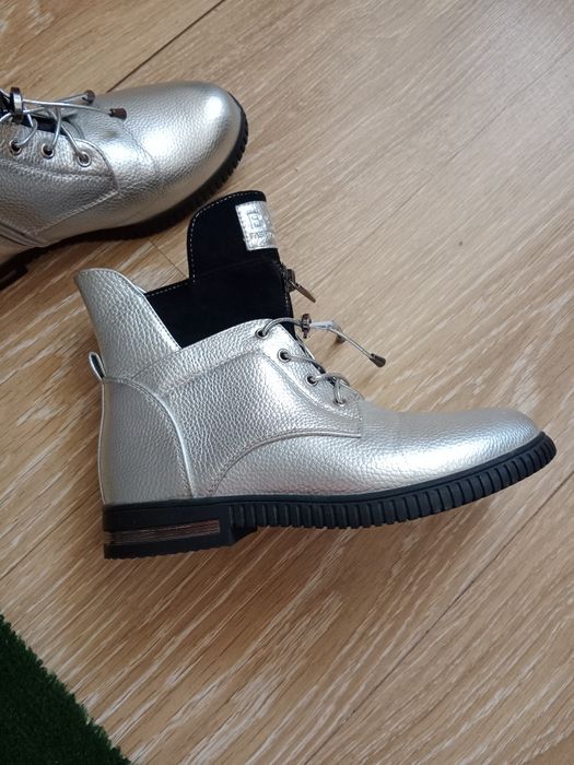 Продаю сапоги на осень для девочки