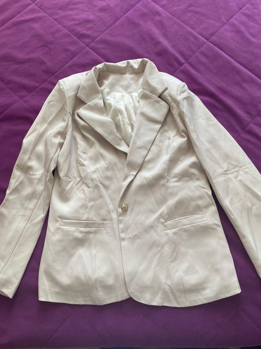 Бежевый женский пиджак