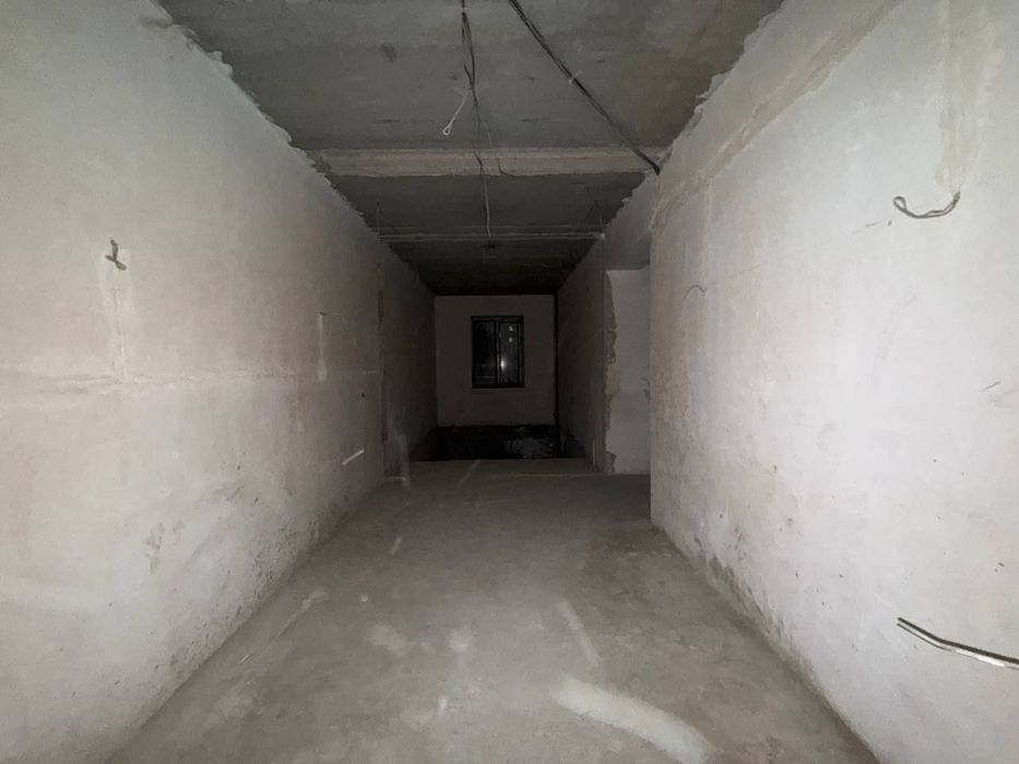 Марказда 6хонали квартира срочно сотилади.