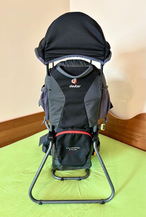 deuter, туристическа раница за носене на дете, с бебе в планината