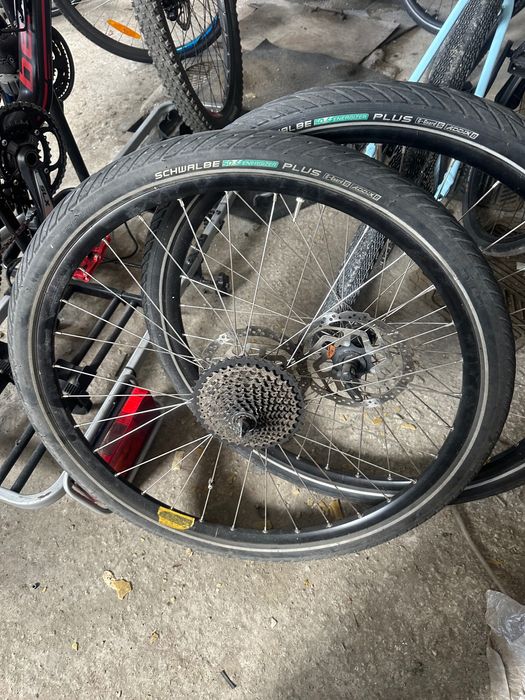 Roți față / spate cu disk Shimano / 10 pinioane Cube