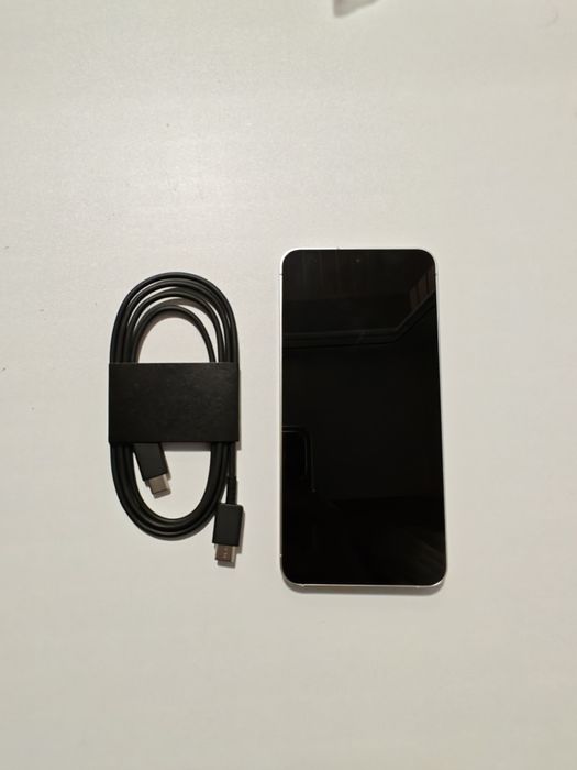 Продам смартфон Самсунг s24.