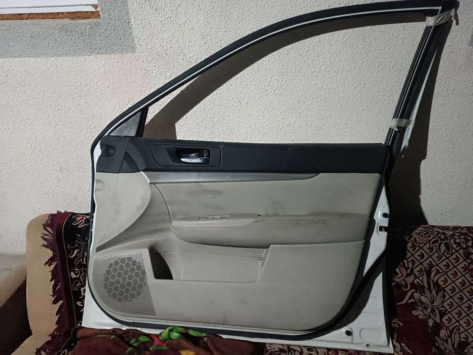 Двери на Субару аутбэк