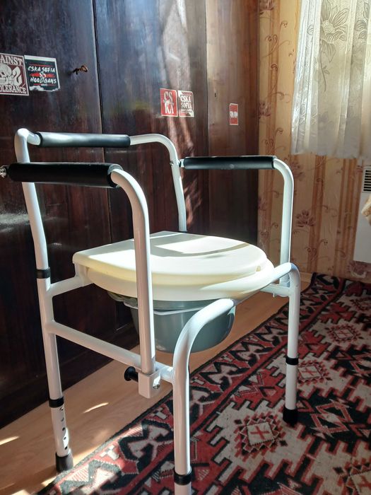 продавам стол за тоалетна - удобен и стабилен