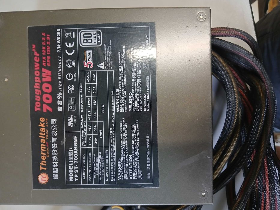 Продавам видеокарта Asus GTX 1060 3gb Захранване Thermaltake 700W SSD Intel 120gb