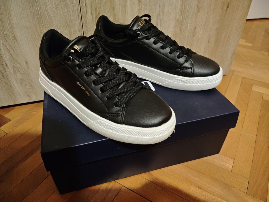 Спортно елегантни обувки  GAP 28.5 см стелка в идеално състояние