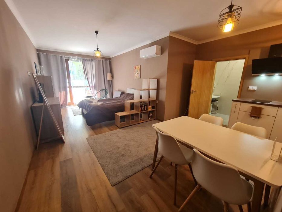 ”Мати” просторни студия до кк Св. Св. Константин и Елена