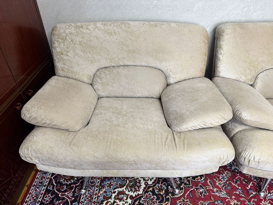 Продам диван и два кресла