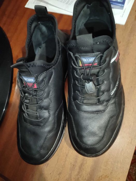 Продам ботинки на мальчика рр39