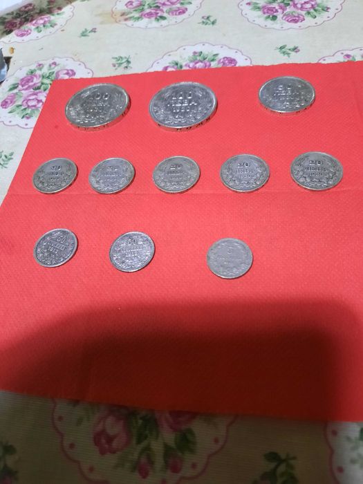 Продавам стари монети