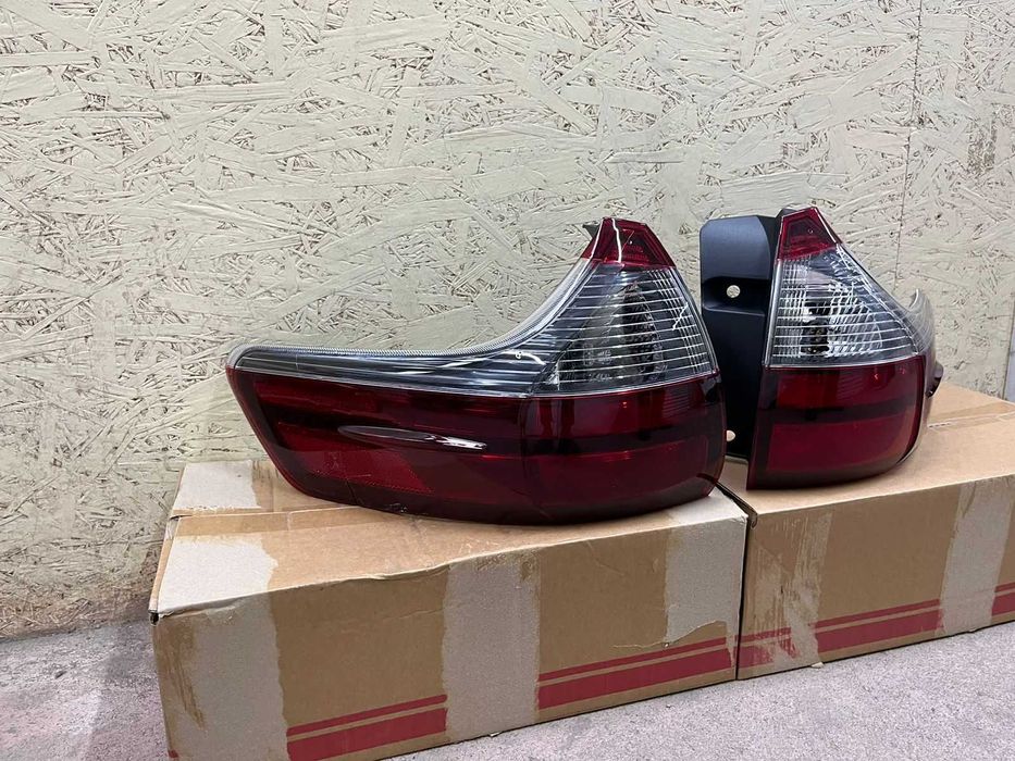 Задний фонарь на Сиенна Сиена 2015- / Toyota SIENNA 2018