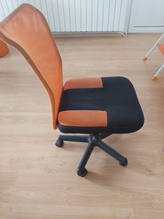 Офис стол с амортисьор