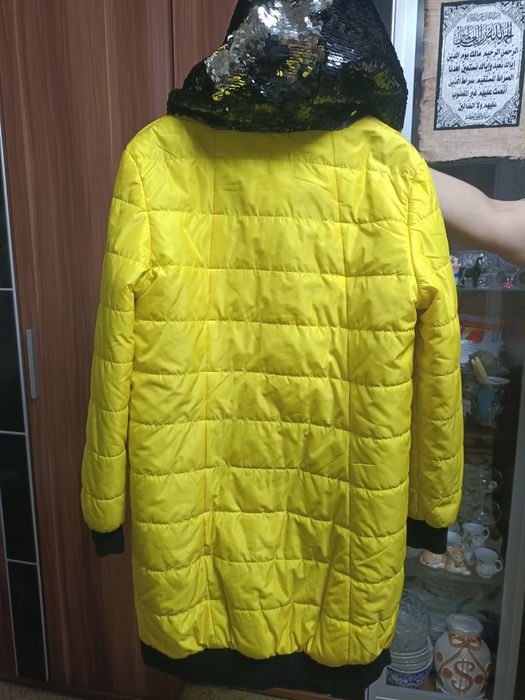 Продам демисезонную курточку для девочки.