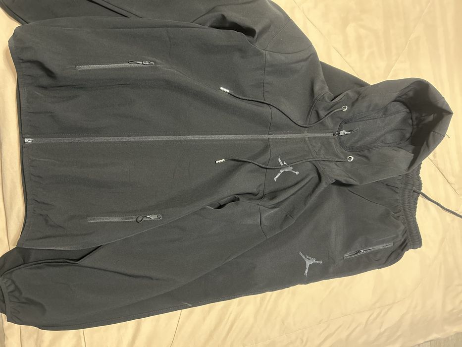 Продаются спортивные костюмы