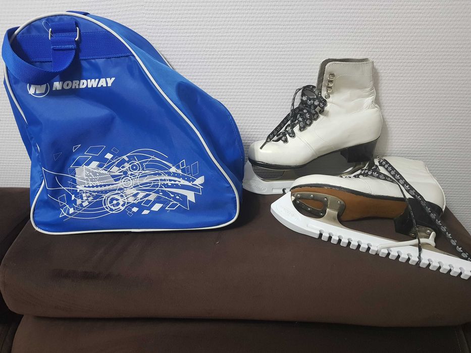 Продам коньки фигурные