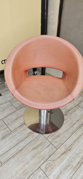 Стол с повдигащ механизъм