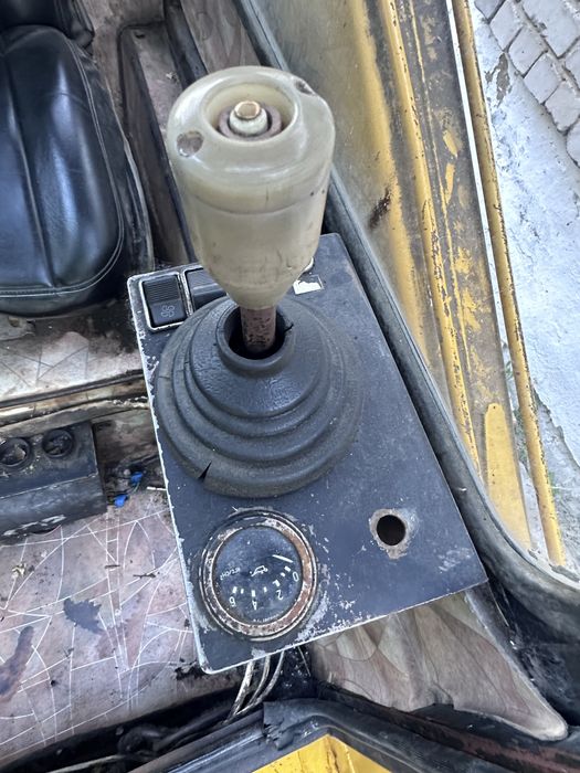 Мини погрузчик Unc 060